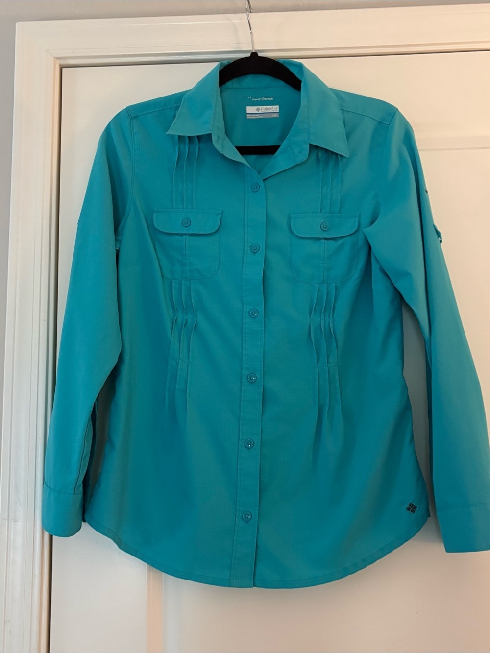 Columbia Women’s Turquoise Button-Down Long Sleeve Shirt